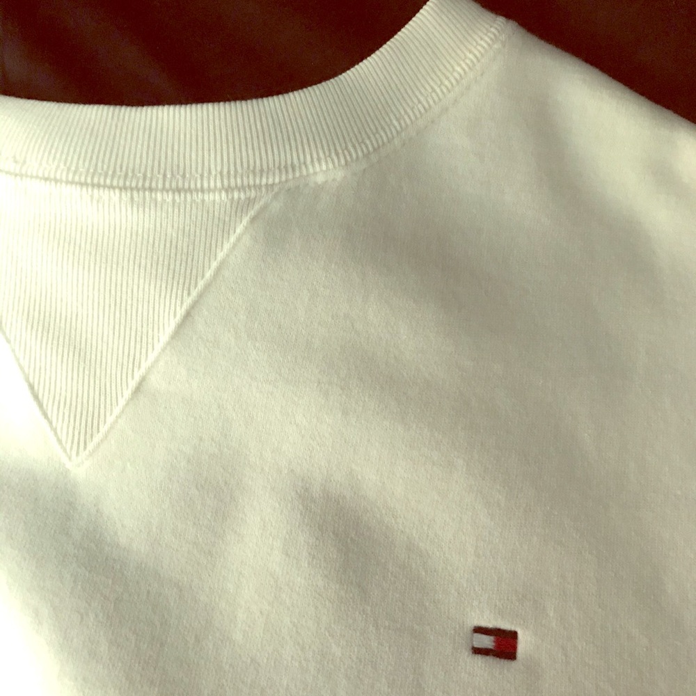 Tommy Hilfiger Plush White Sweatshirt. Size XXL